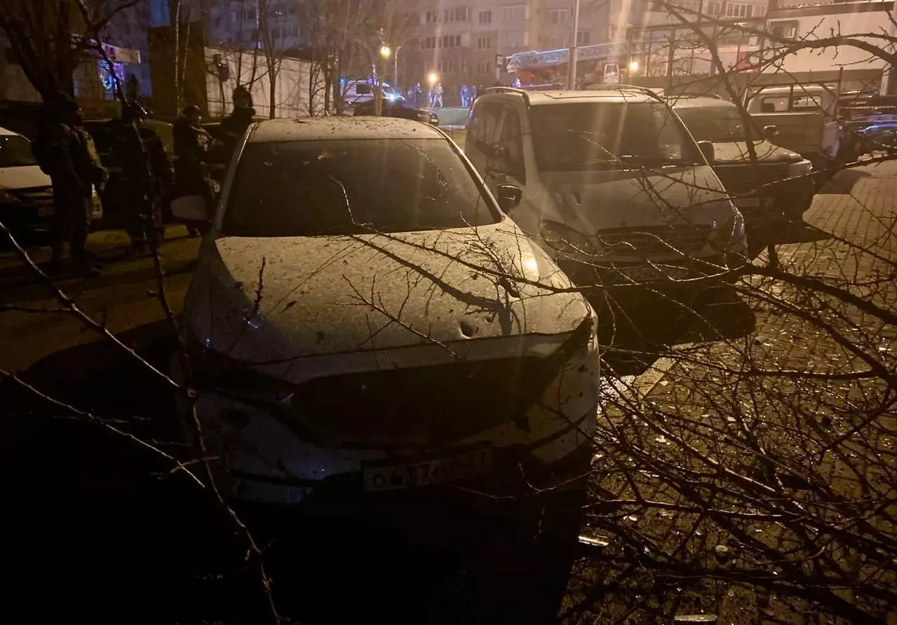 Разрушения после ночного обстрела Белгорода