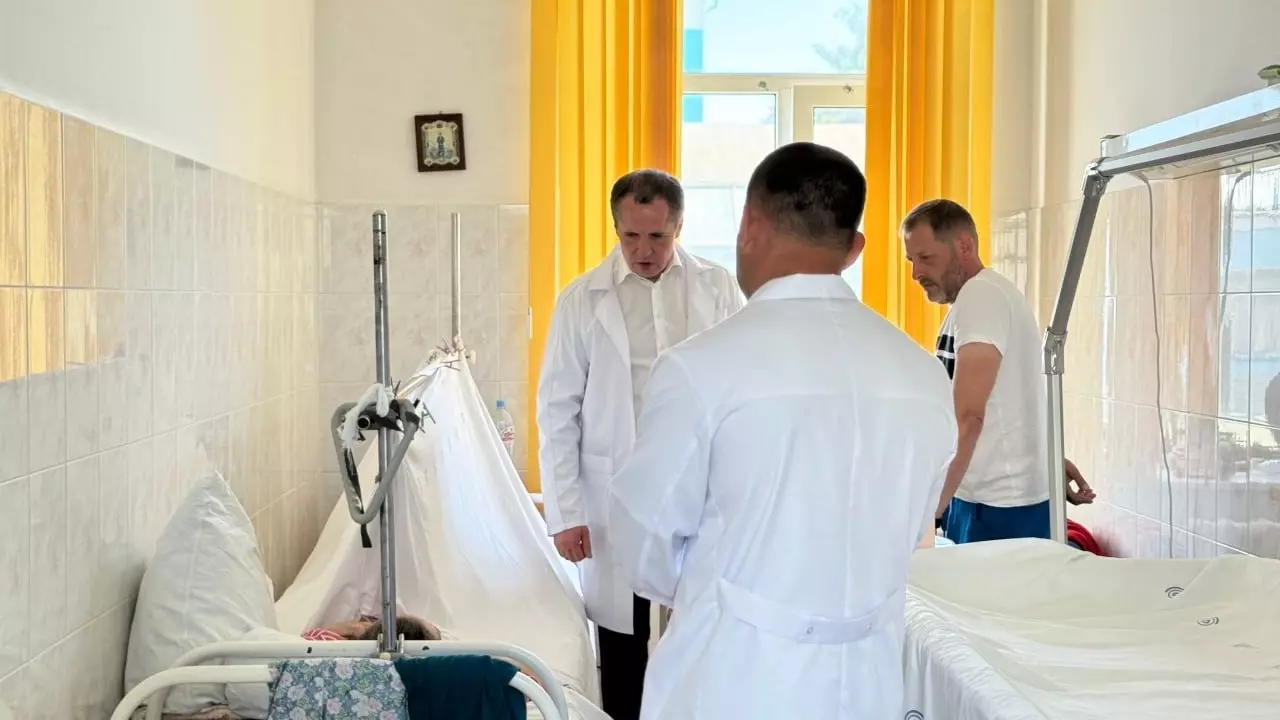 Гладков навестил раненых белгородцев, проходящих лечение в областной больнице