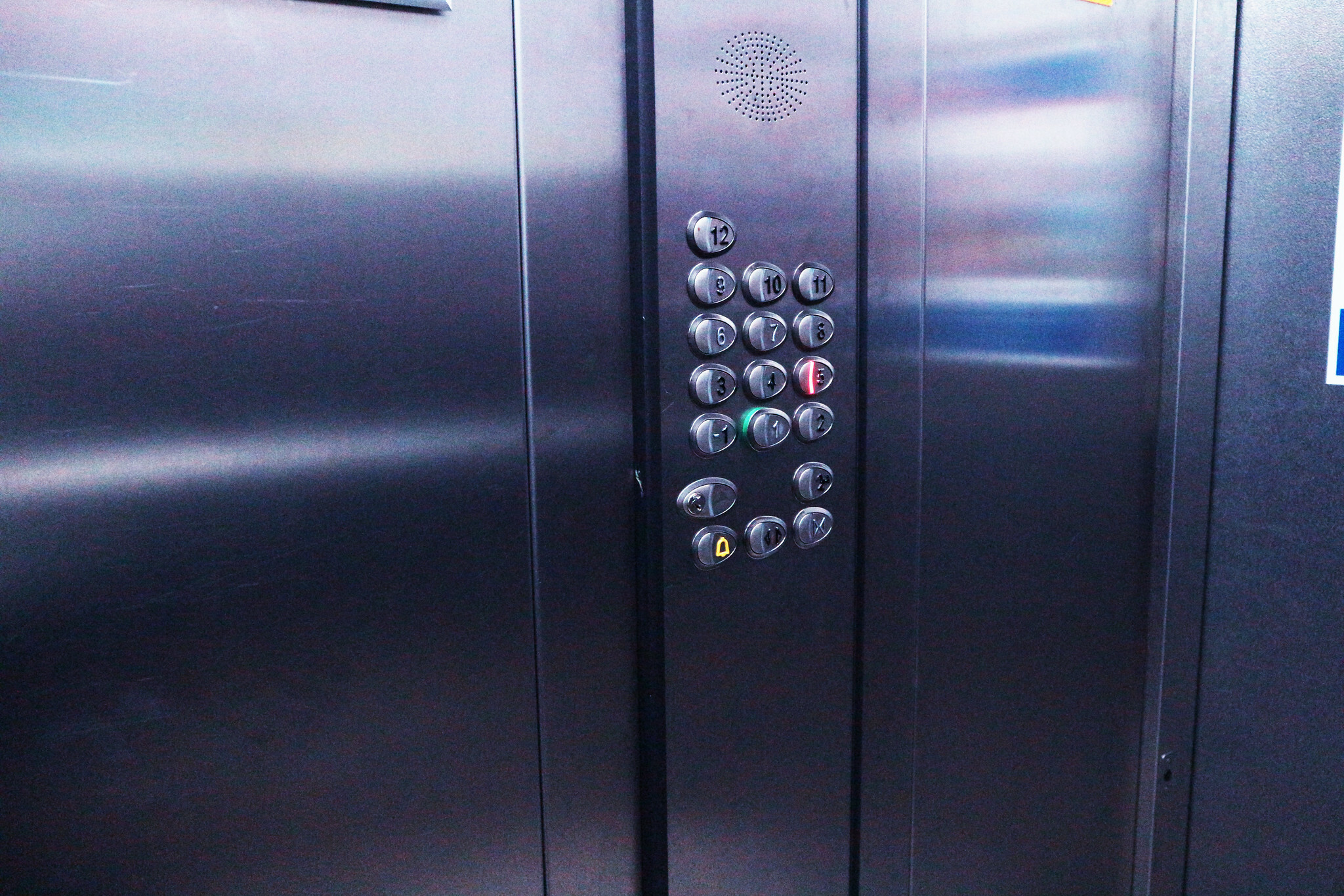 Более 100 новых лифтов обещают установить в домах Белгорода до конца года