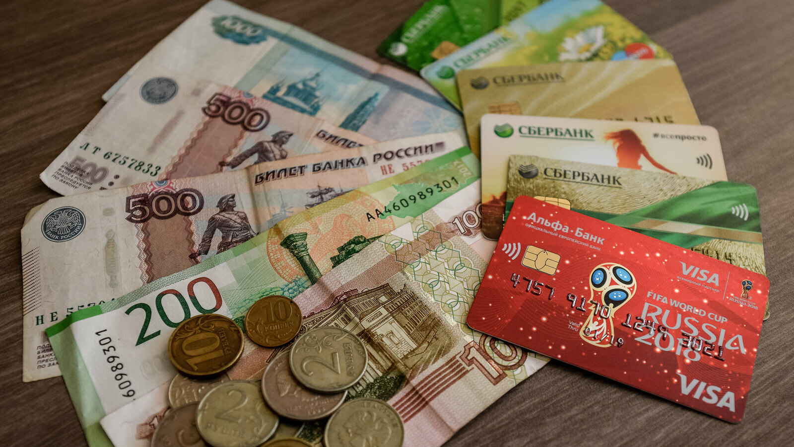 Белгородца обокрали у банкомата
