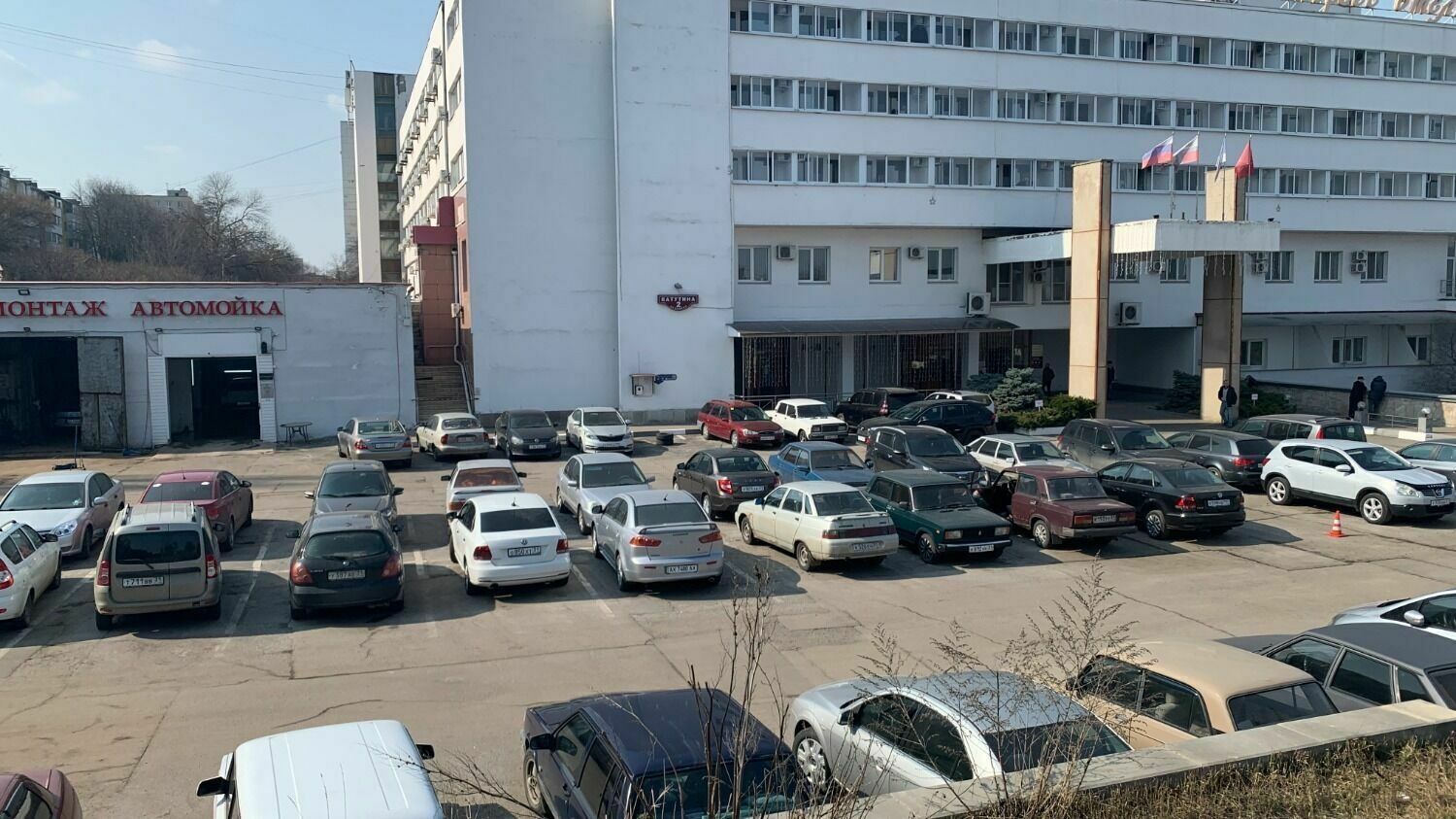 Из-за неправильной парковки белгородца из Журавлёвки в «Амаксе» случился конфликт