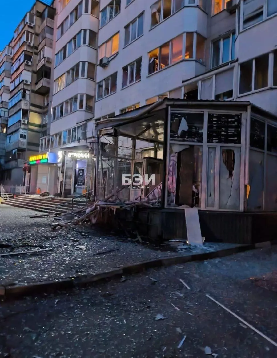 Последствия обстрела на улице Губкина в Белгороде