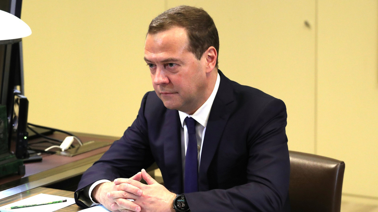 Дмитрий Медведев поздравил с 90-летием белгородского сенатора Николая Рыжкова
