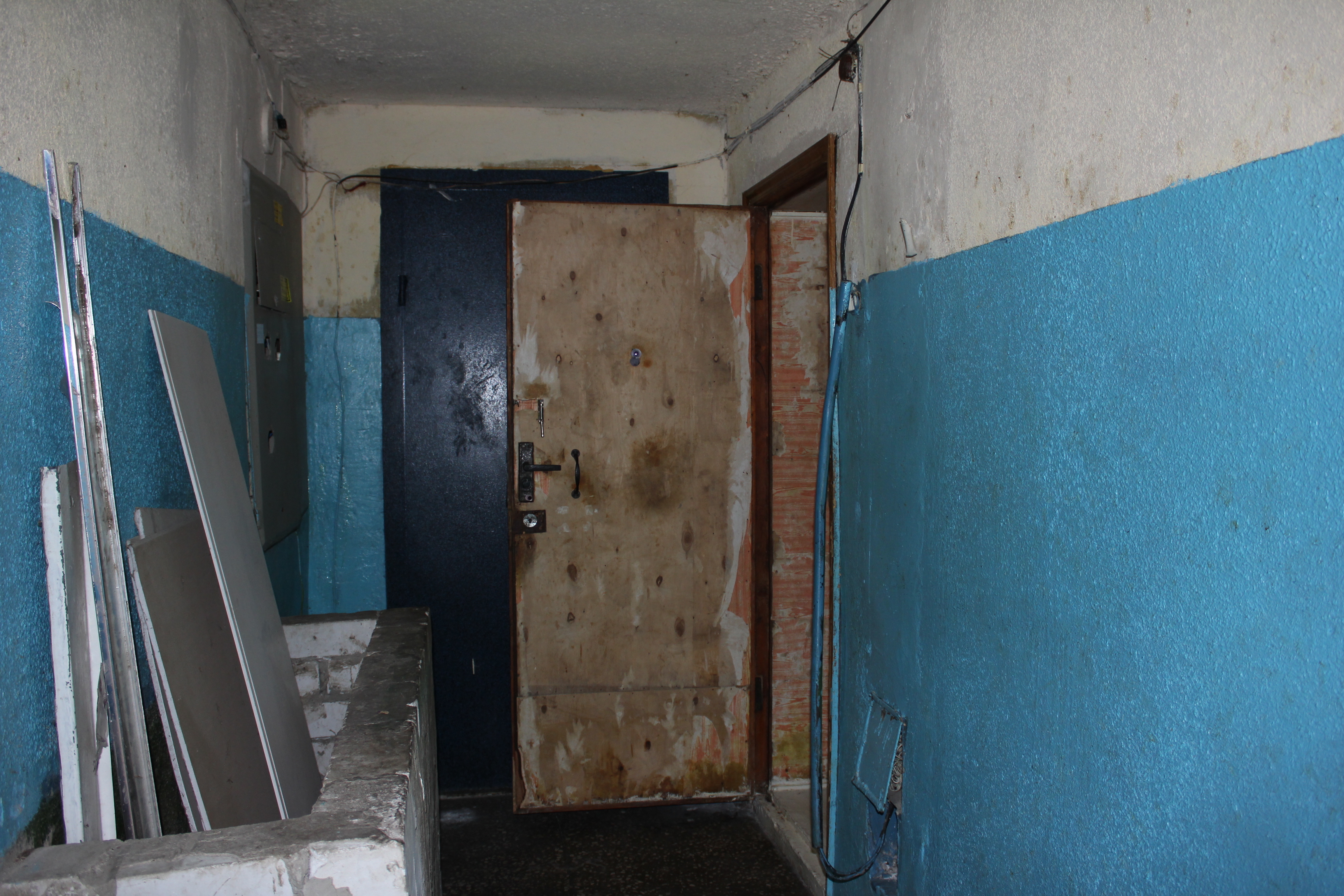 Белгородка превратила свою квартиру в свалку