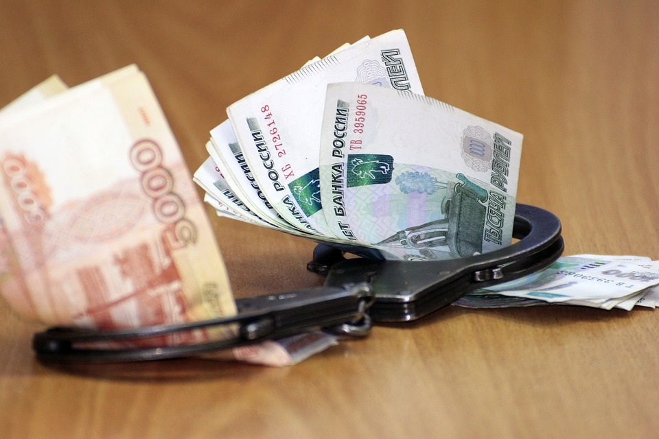 Белгородскому инспектору труда грозит штраф до 2 млн рублей за получение взятки