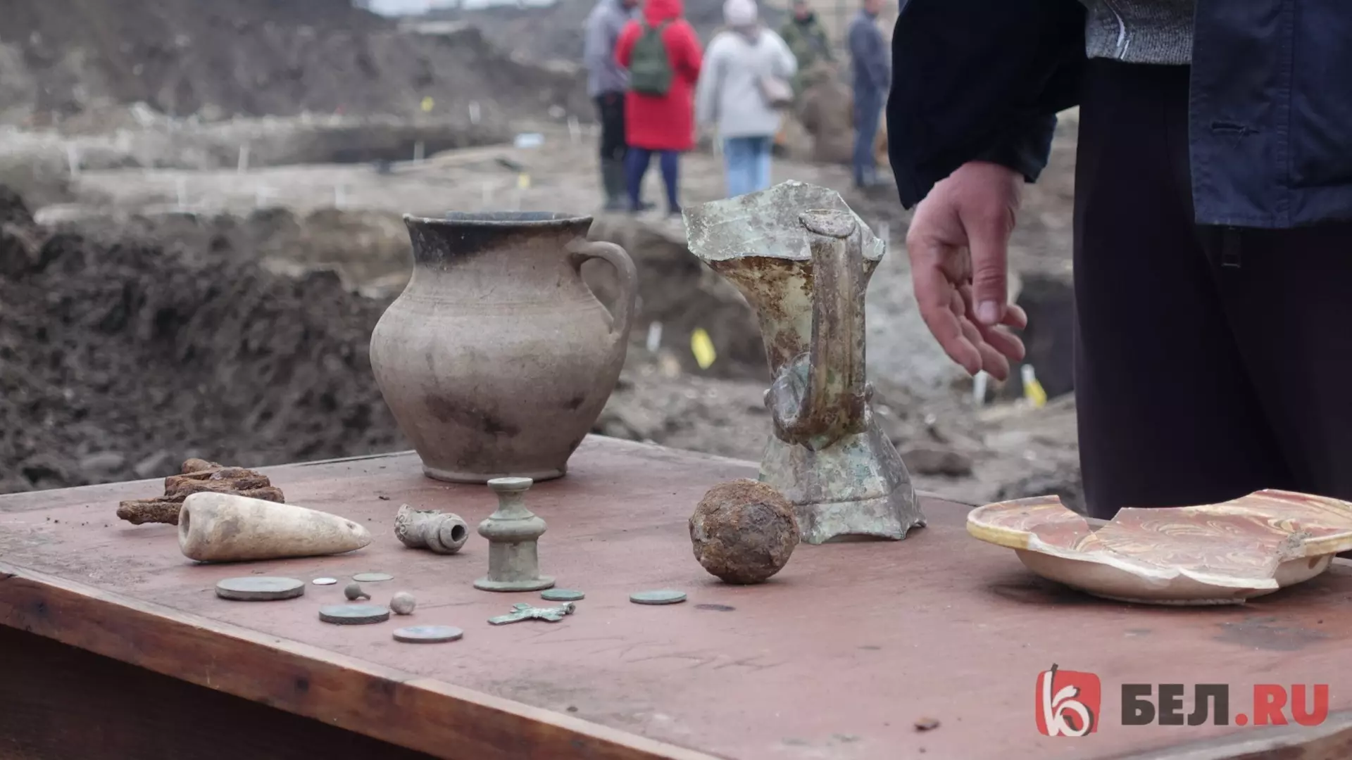 Старинные монеты и револьвер нашли при раскопах Белого квартала в Белгороде
