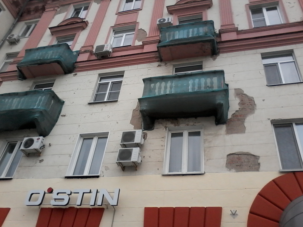 17-летняя белгородка упала с балкона седьмого этажа
