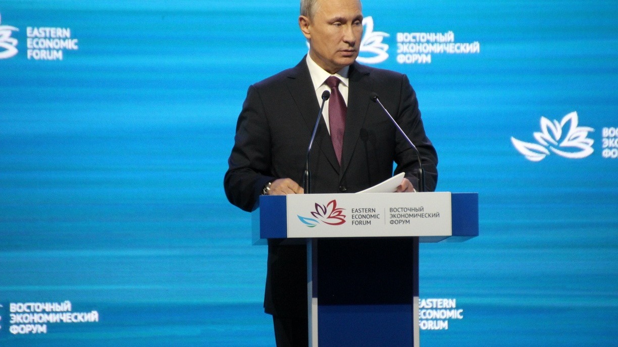 Гладков поздравил Путина с юбилеем