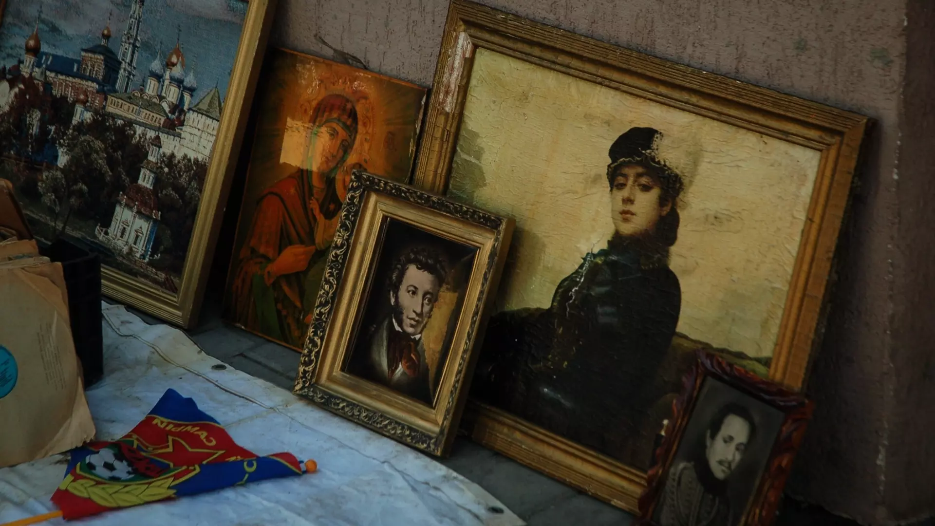Попавший под обстрел в Белгороде художник попросил компенсацию за свои картины