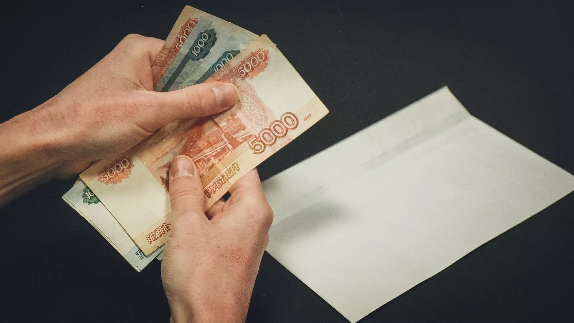 Подросток-курьер помог обмануть пожилых белгородцев на 1,3 млн рублей