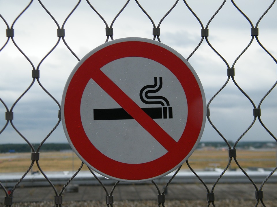 Минздрав отреагировал на идею штрафовать родителей курящих детей