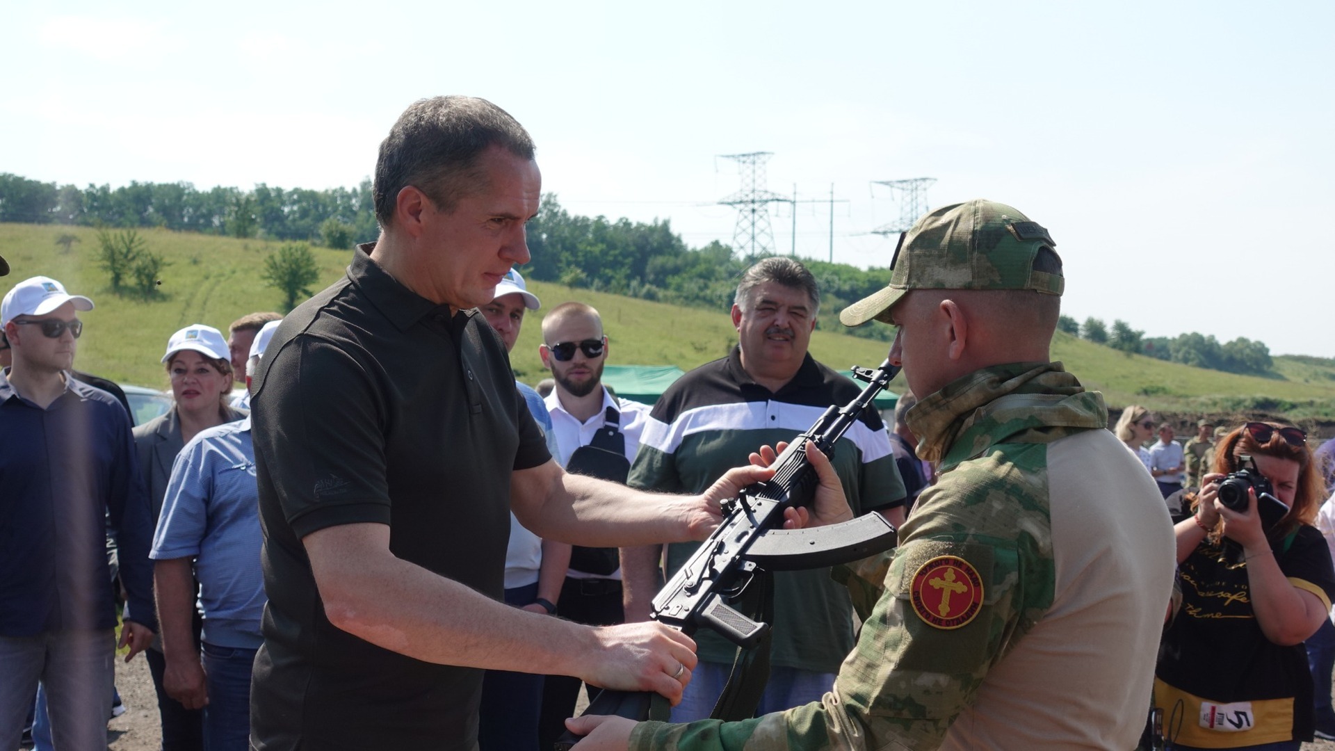 Бойцы белгородской самообороны начали получать оружие