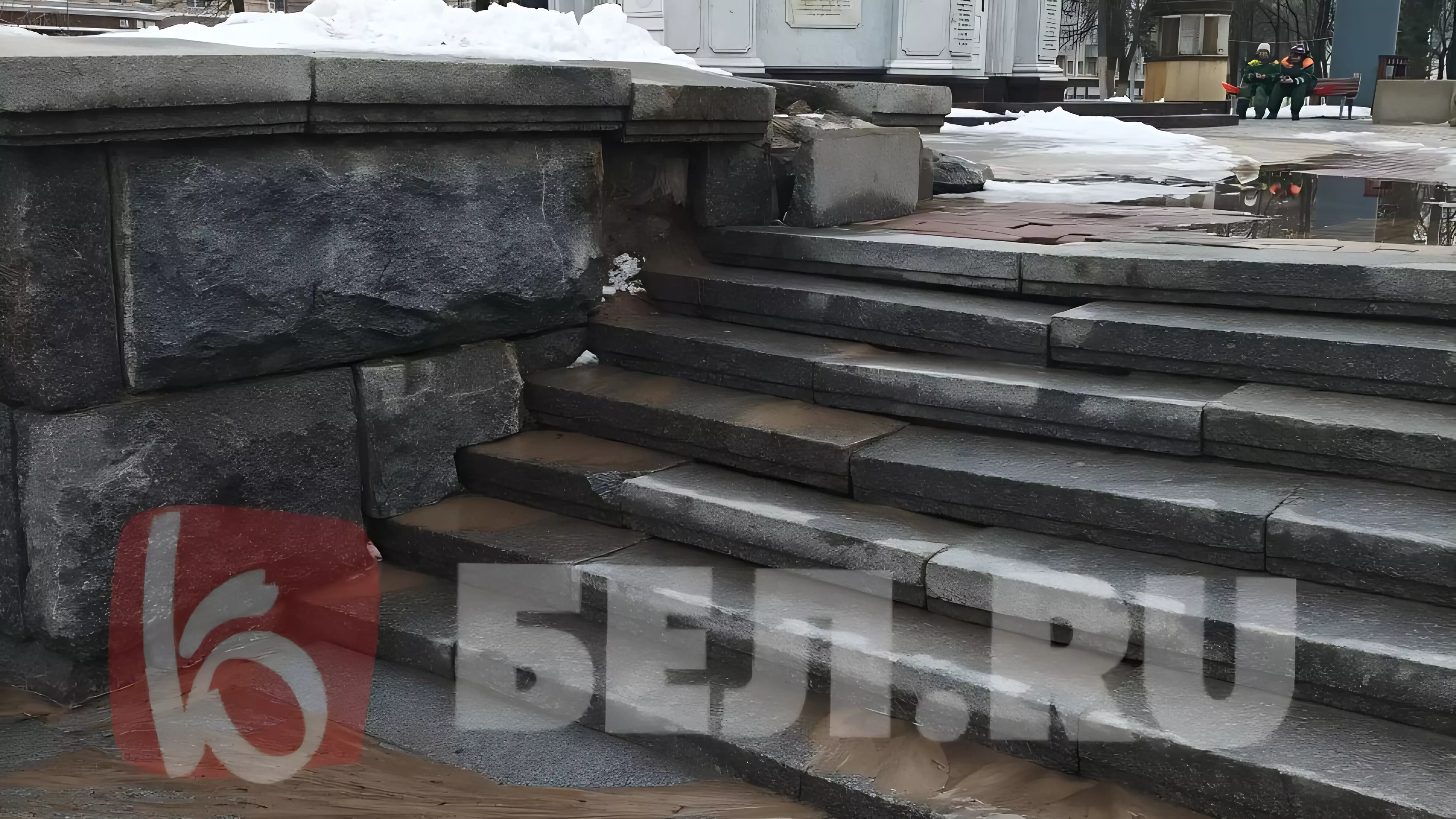 Вымывание грунта из-под ступеней в центре Белгорода прокомментировали в мэрии