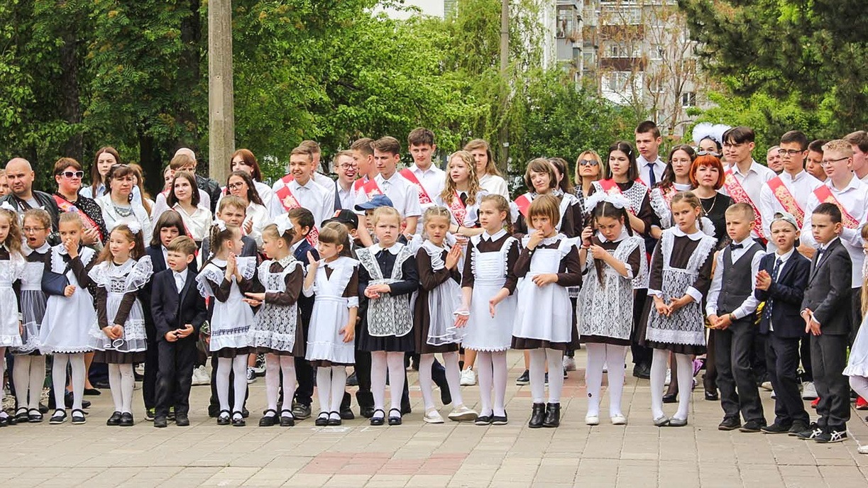В Белгородской области детям из ЛДНР купят школьную форму