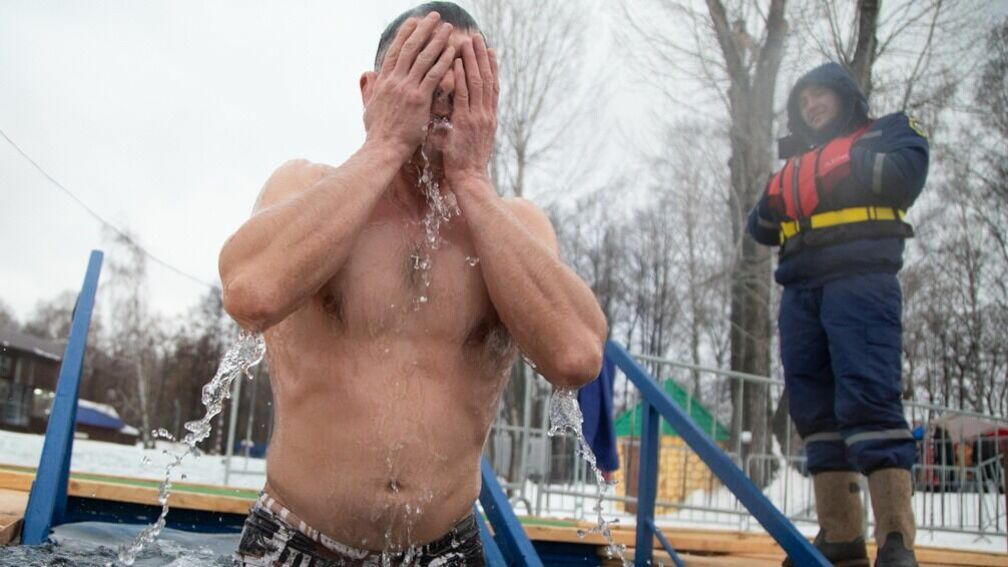 Главный спасатель Белгородской области напомнил о правилах омовения на Крещение