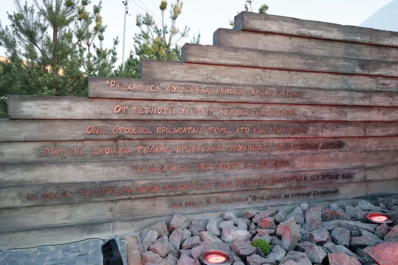 Памятник жертвам трагедии на Камышитовом заводе