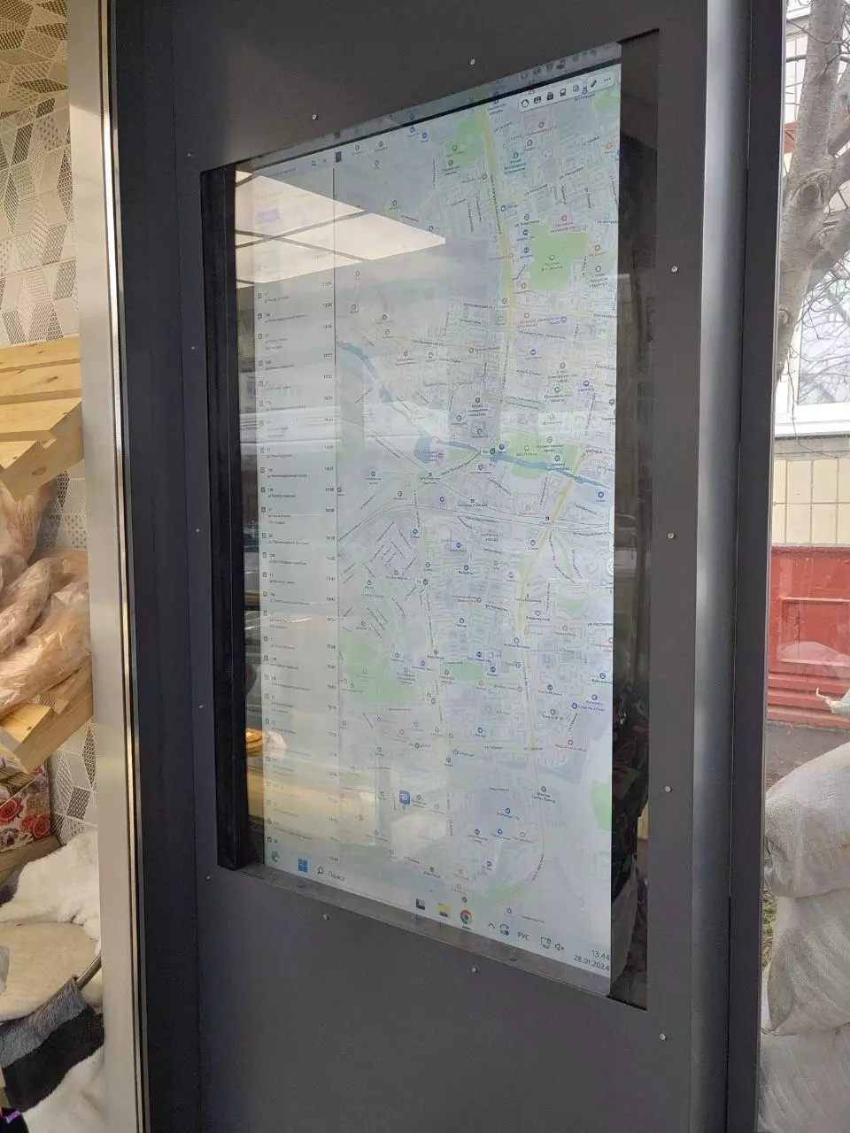 Электронное табло на остановке на улице Конева 