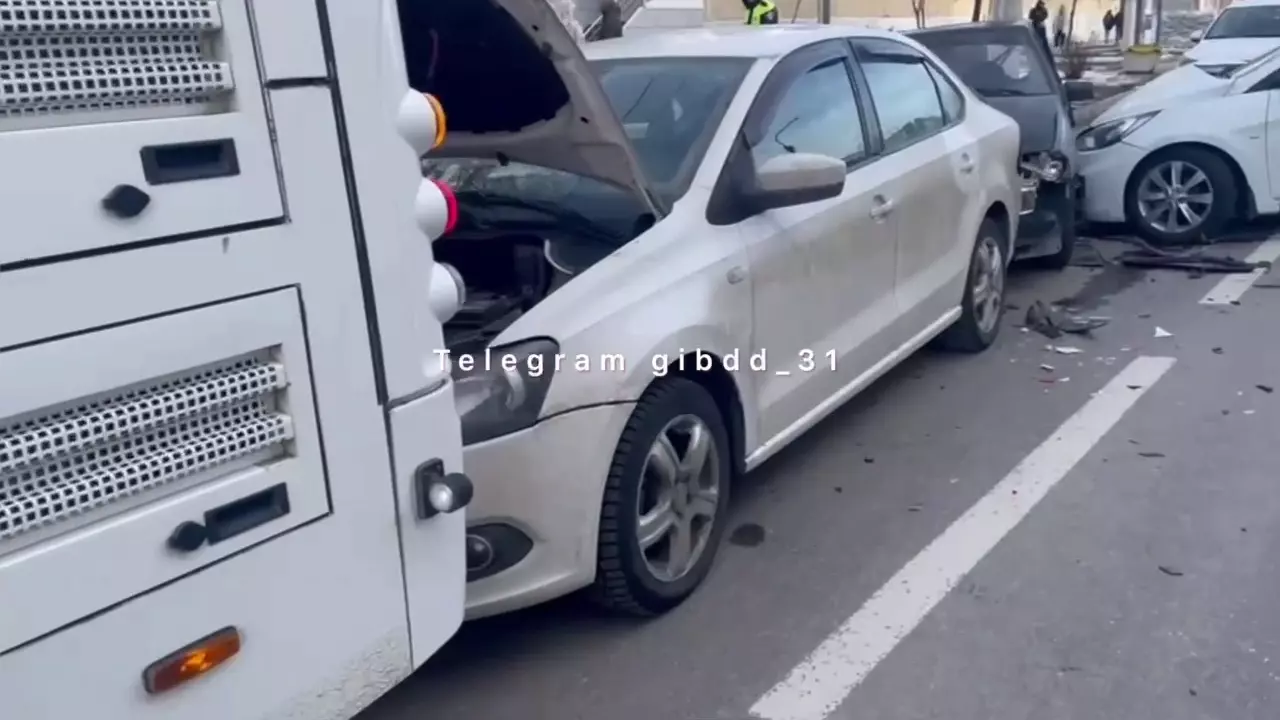 В массовом ДТП в центре Белгорода пострадали два человека