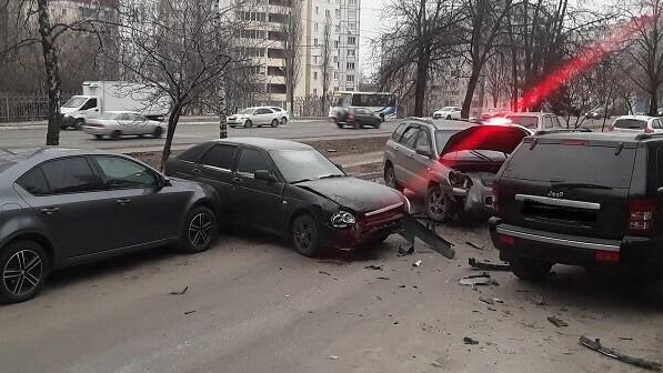 В МВД сообщили подробности жёсткой аварии из шести машин в Белгороде