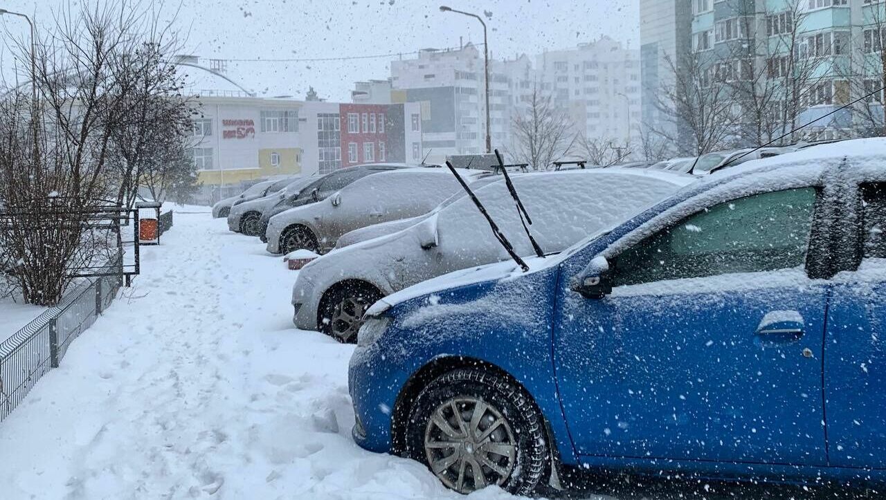 Из-за сильного снегопада в Белгороде вышли из строя восемь единиц дорожной техники