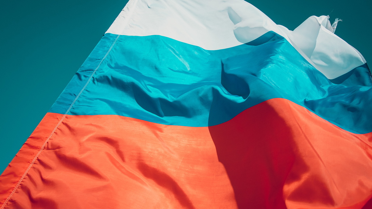 В Белгороде в День флага России пронесли триколор длиной 50 метров