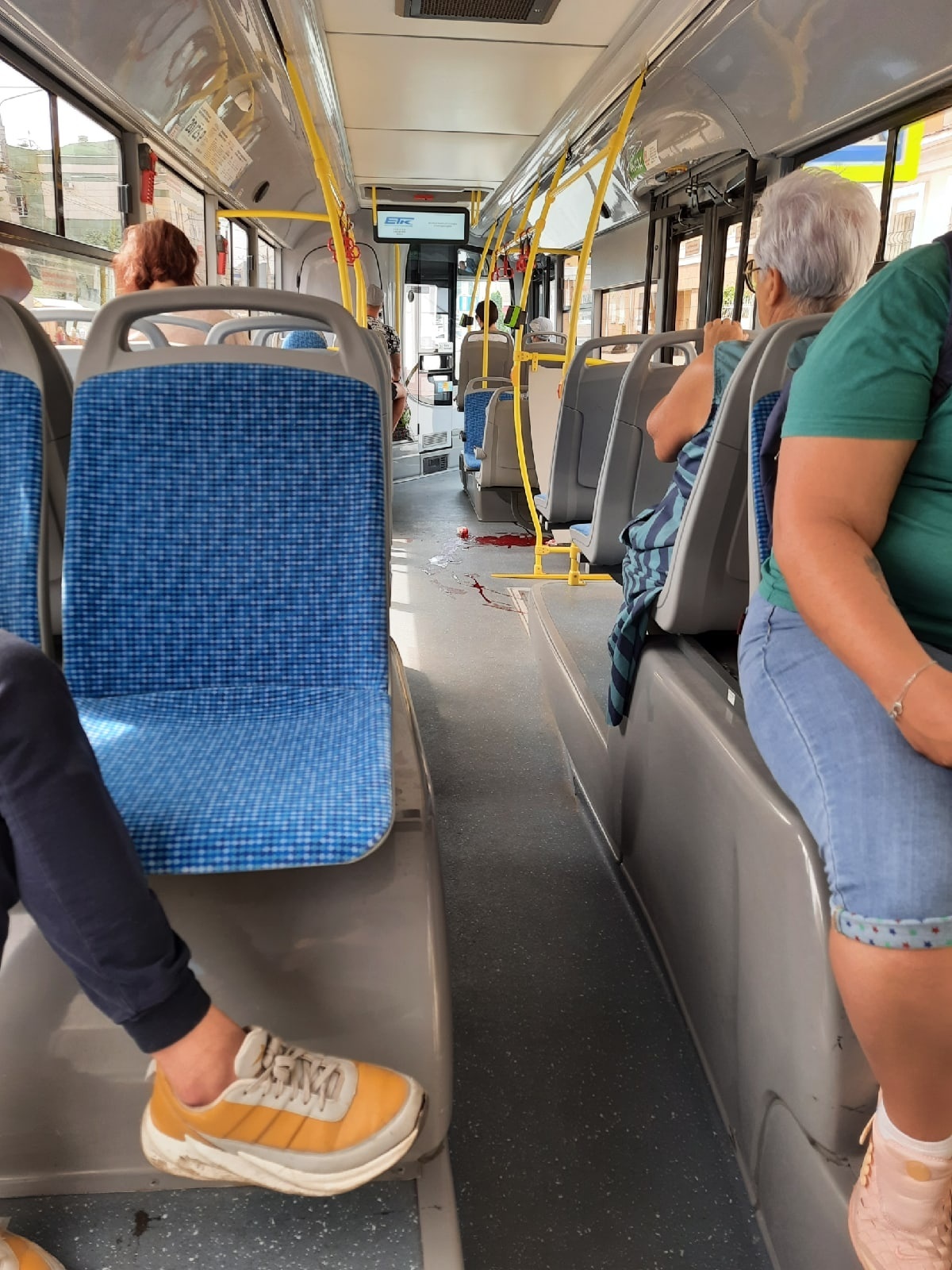 После истории с окровавленной ногой пассажирки в автобусах Белгорода проверят аптечки