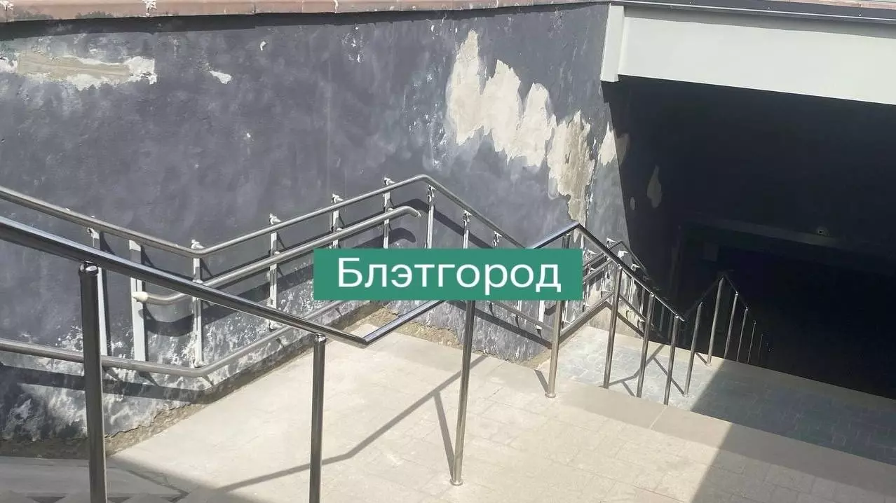 Стены облупились в подземном переходе на «Родине» в Белгороде