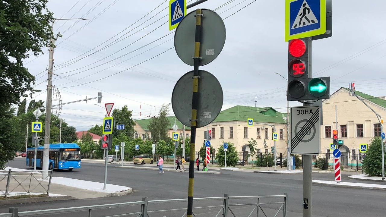 Новый светофор появился на оживлённом участке в центре Белгорода