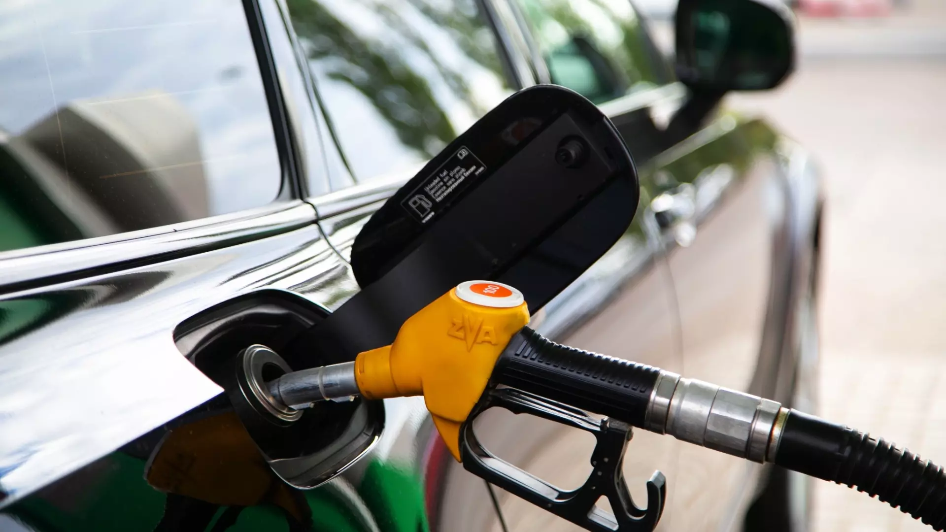 Стоимость бензина в Белгородской области почти сравнялась с московской