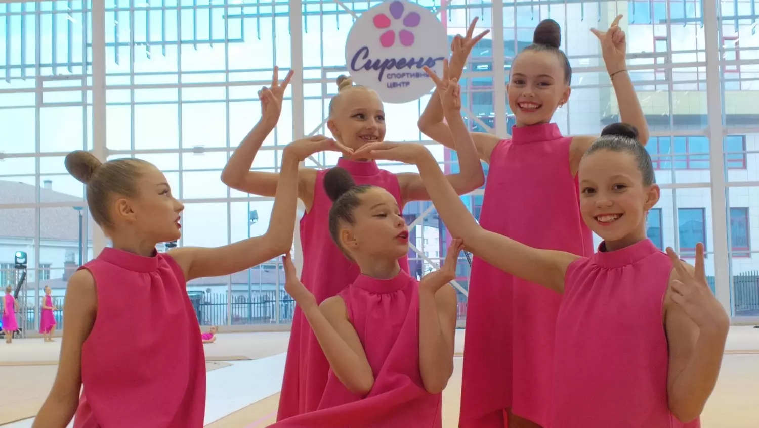Воспитанницы центра художественной гимнастики "Сирень" в Белгороде