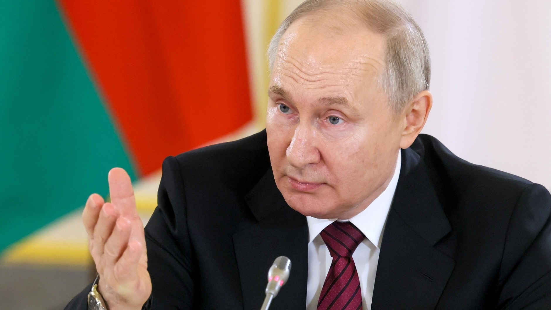 Путин получает доклады от властей вокруг ситуации в Шебекино