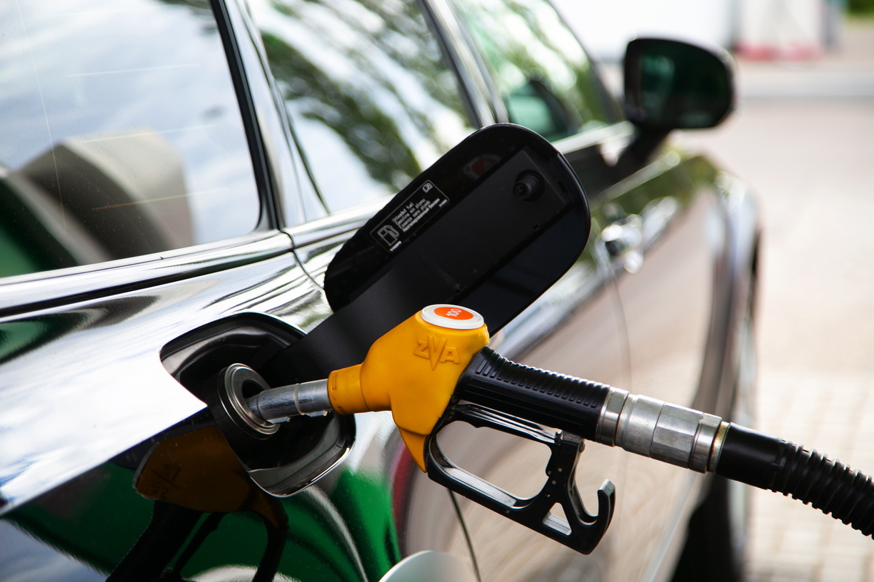 Нефть в мире дешевеет, а бензин в Белгородской области – нет