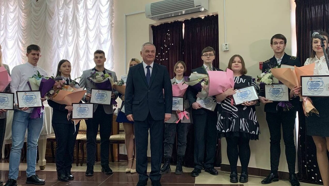 Фонд «Поколение» вручил по 20 тысяч рублей лучшим студентам Белгородской области