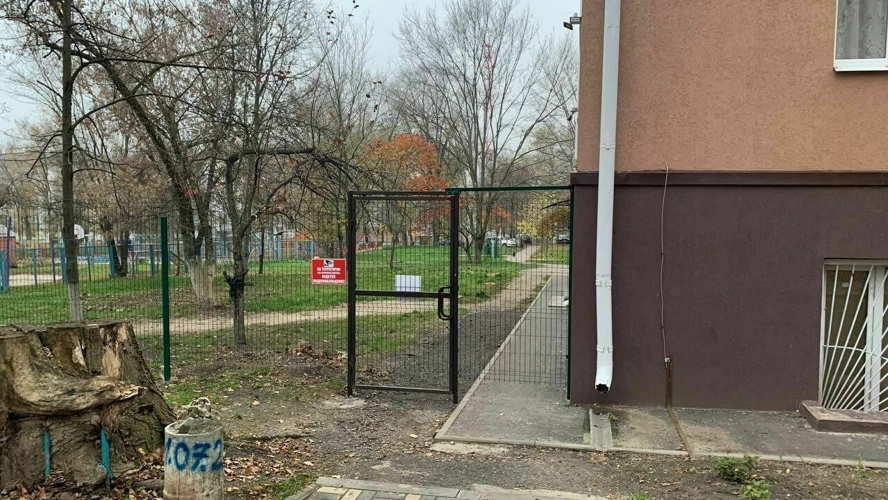 От жителей дома в Белгороде требуют убрать разрешённый ранее забор