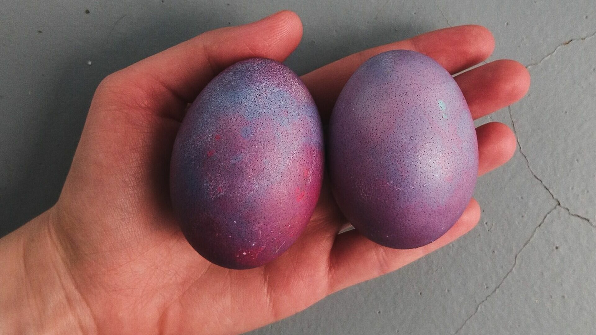 В Роспотребнадзоре рассказали о безопасных способах окрашивания яиц на Пасху