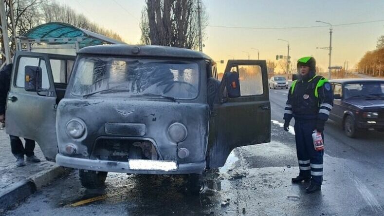 На дороге в Белгороде вспыхнул УАЗ