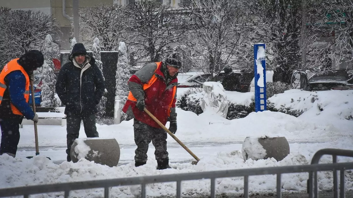 В Белгороде увеличат число маршрутов по уборке дорог и тротуаров от снега