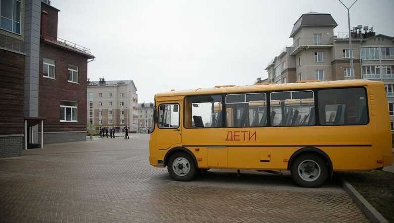 Гладков пообещал повлиять на подвоз школьников на автобусах к новым местам обучения