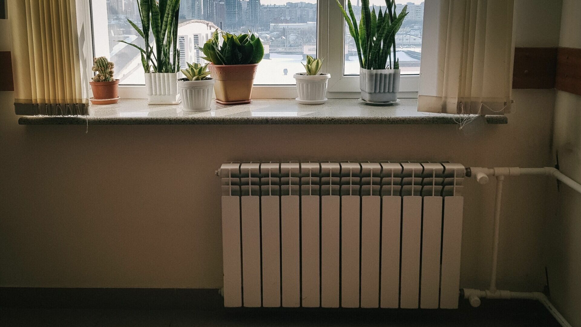 Жители Белгорода попросили включить отопление в многоквартирных домах