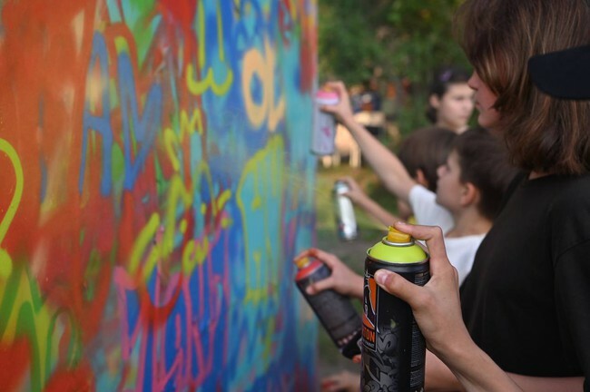 Художники из Москвы и Санкт-Петербурга работают в Белгороде на фестивале граффити