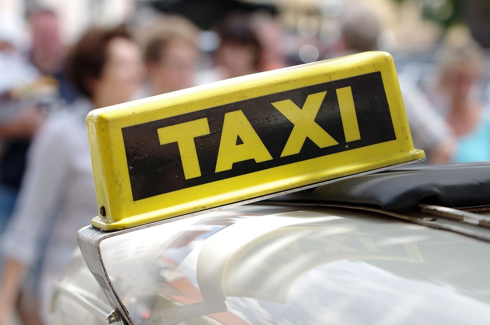 В Белгороде задержали таксиста с поддельными правами