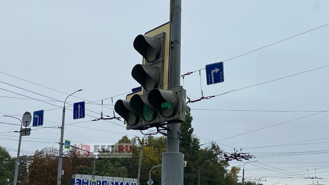 В Белгороде отказались от таблички для поворота на красный сигнал светофора