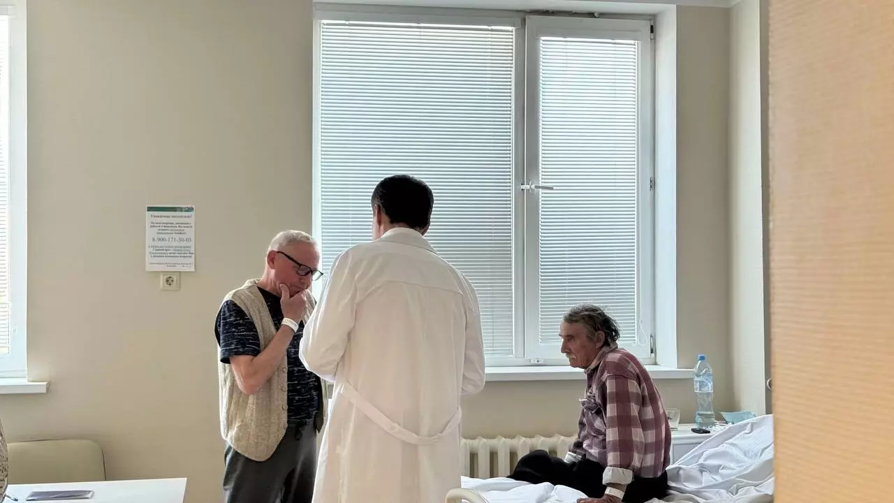 Гладков навестил раненых белгородцев, проходящих лечение в горбольнице № 2