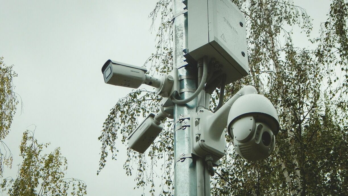 Белгородцы обстреливают камеры фотовидеофиксации на опорах