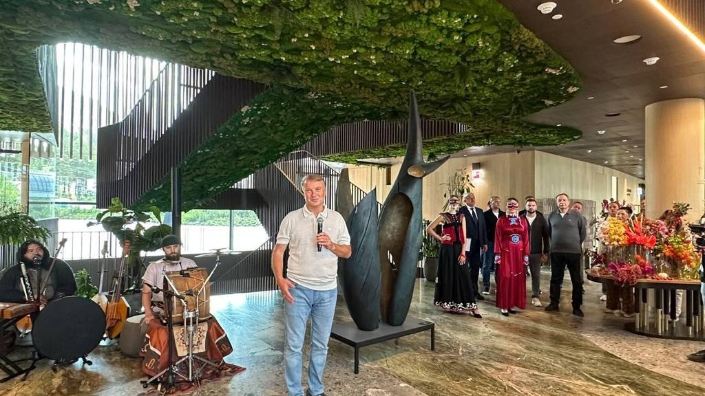 На алтайском курорте Сбера «Манжерок» открыта выставка скульптора Намдакова