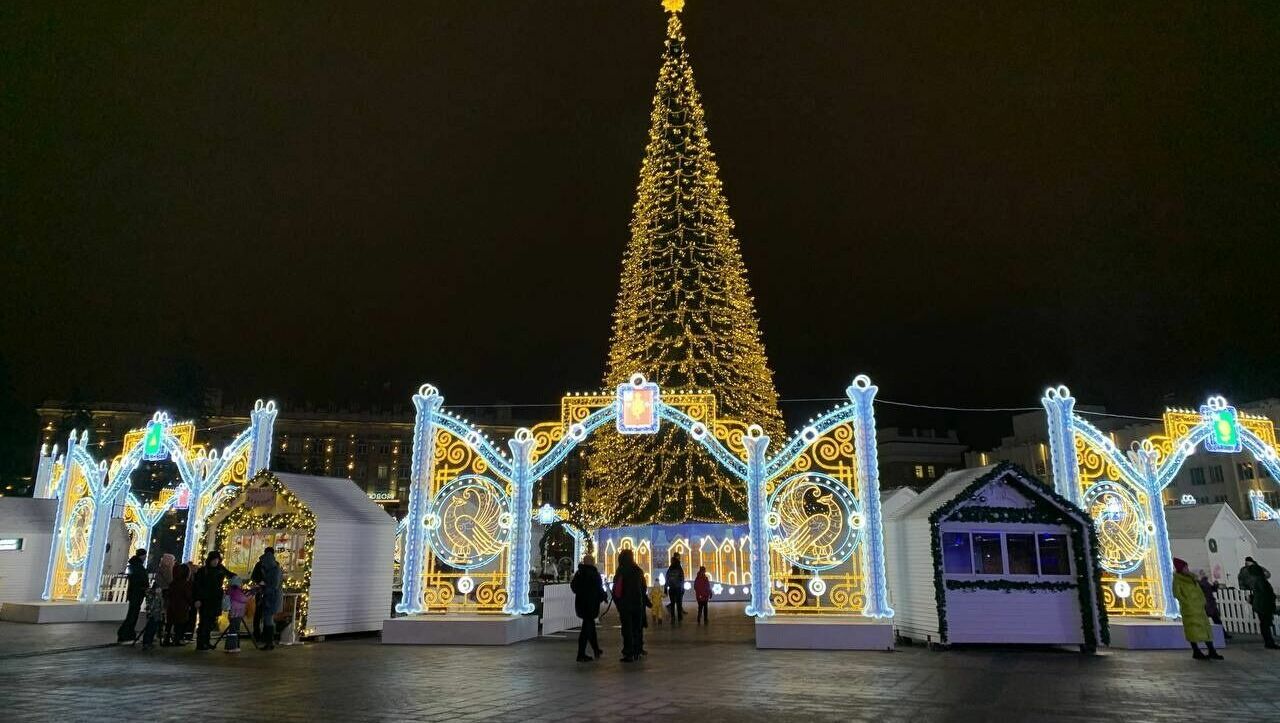 Новогодние украшения в Белгороде останутся до конца января