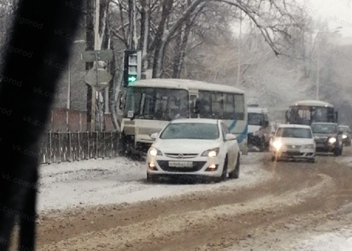 Маршрутка попала в аварию на улице Привольной в Белгороде