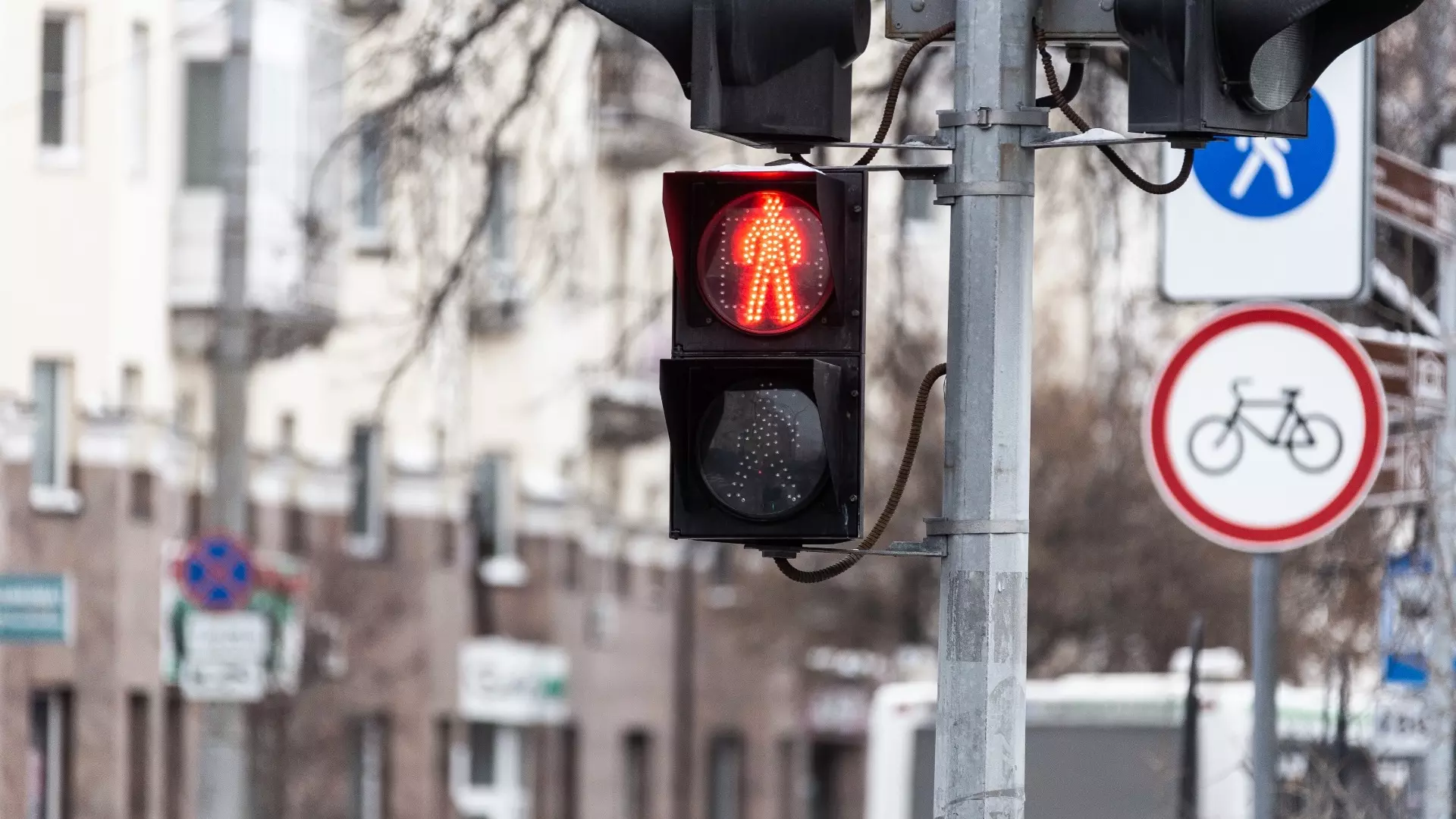Белгородцы попросили увеличить время работы пешеходного светофора на «Водстрое»