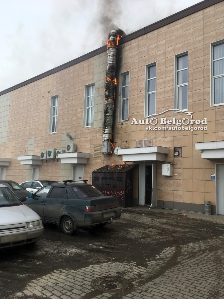 Вытяжная система на фасаде «Мангальной» загорелась в Белгороде