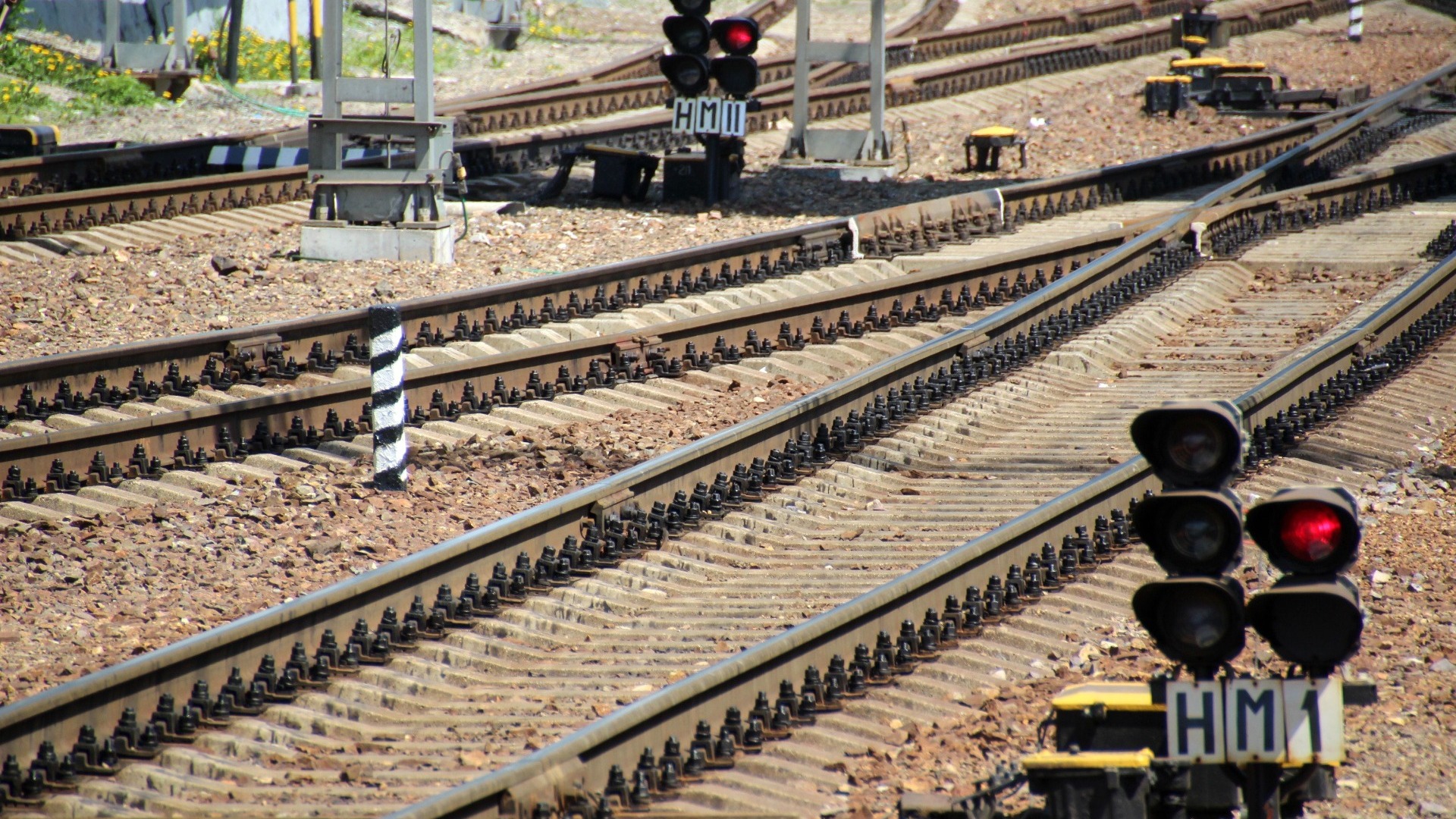 Подростков вынуждают совершать диверсии на железных дорогах